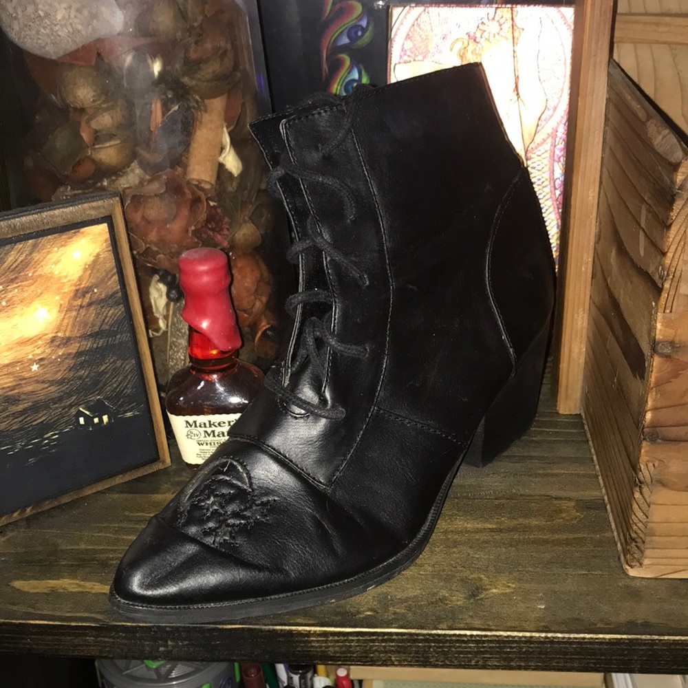 YRU Aura Black Witchy Moon Stars Boots